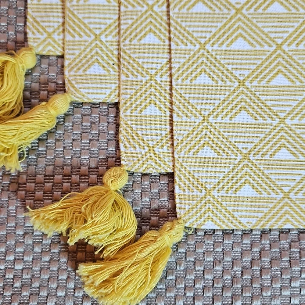 Set Four Placemats Bright Cheerful Tassles Yellow White Reversable 2 Sets Avial